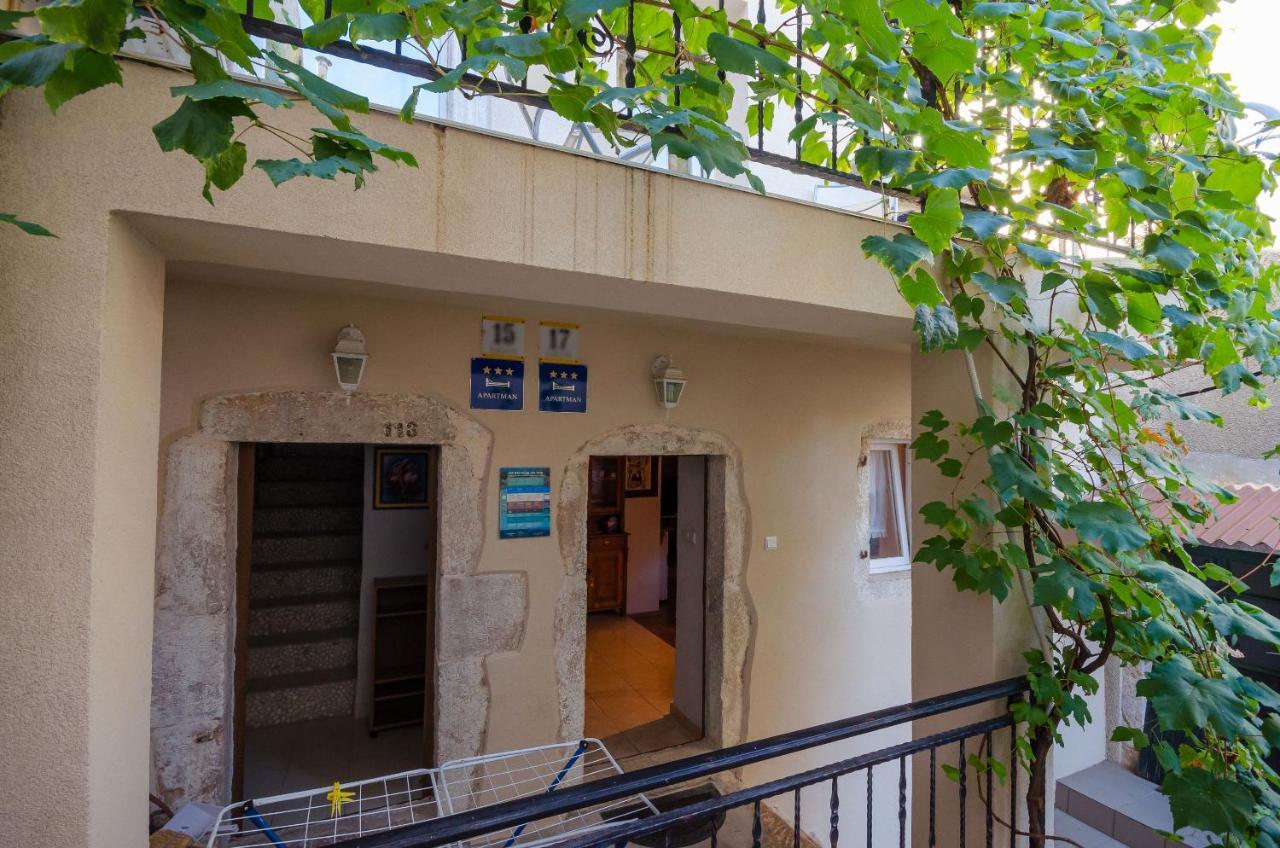 Under Ancient Roofs Vrbnik Apartment Exterior photo